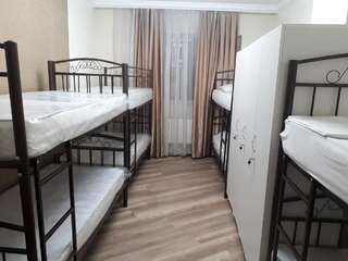 Хостелы Oscar Hostel Баку Кровать в общем 8-местном номере для мужчин и женщин-3